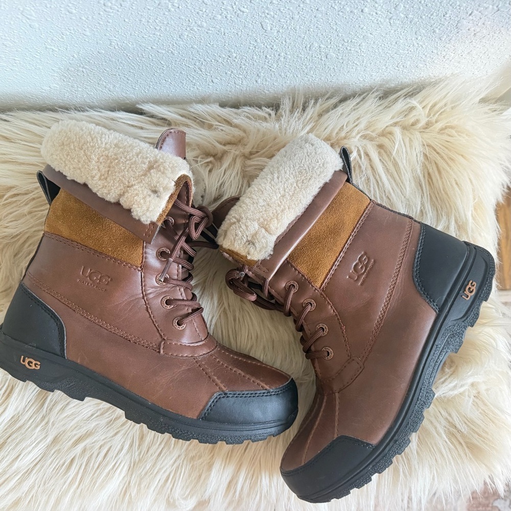 UGG Shearling Lined 3M Thinsulate Brown Lace Up Women’s 5 preppy UGG Adirondack